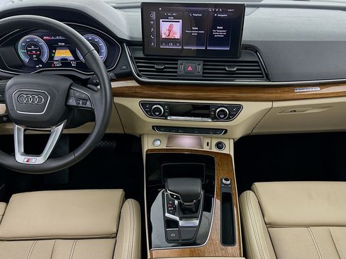 Used 2024 Audi Q5 e Premium Plus w/ Premium Plus Package image 10