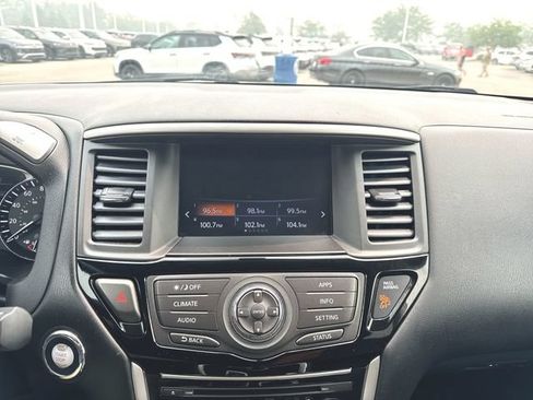 Used 2019 Nissan Pathfinder SV AWD/4WD image 13