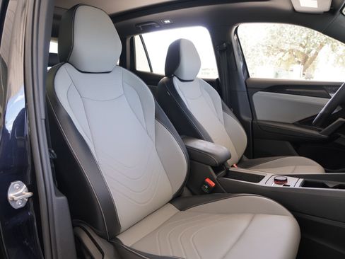 New 2026 Volkswagen Tiguan SE R-Line FWD image 19