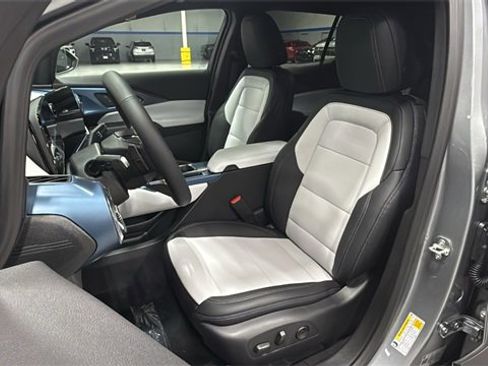 New 2026 Chevrolet Equinox EV LT image 13