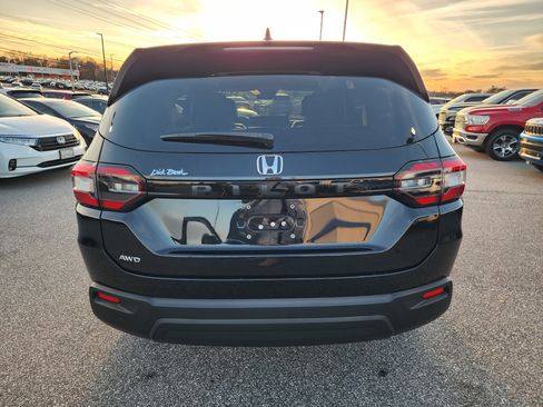 Used 2023 Honda Pilot LX image 5