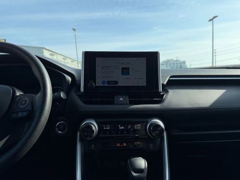 Used 2025 Toyota RAV4 XLE image 18