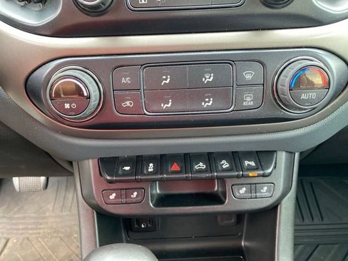 Used 2022 Chevrolet Colorado Z71 AWD/4WD image 25