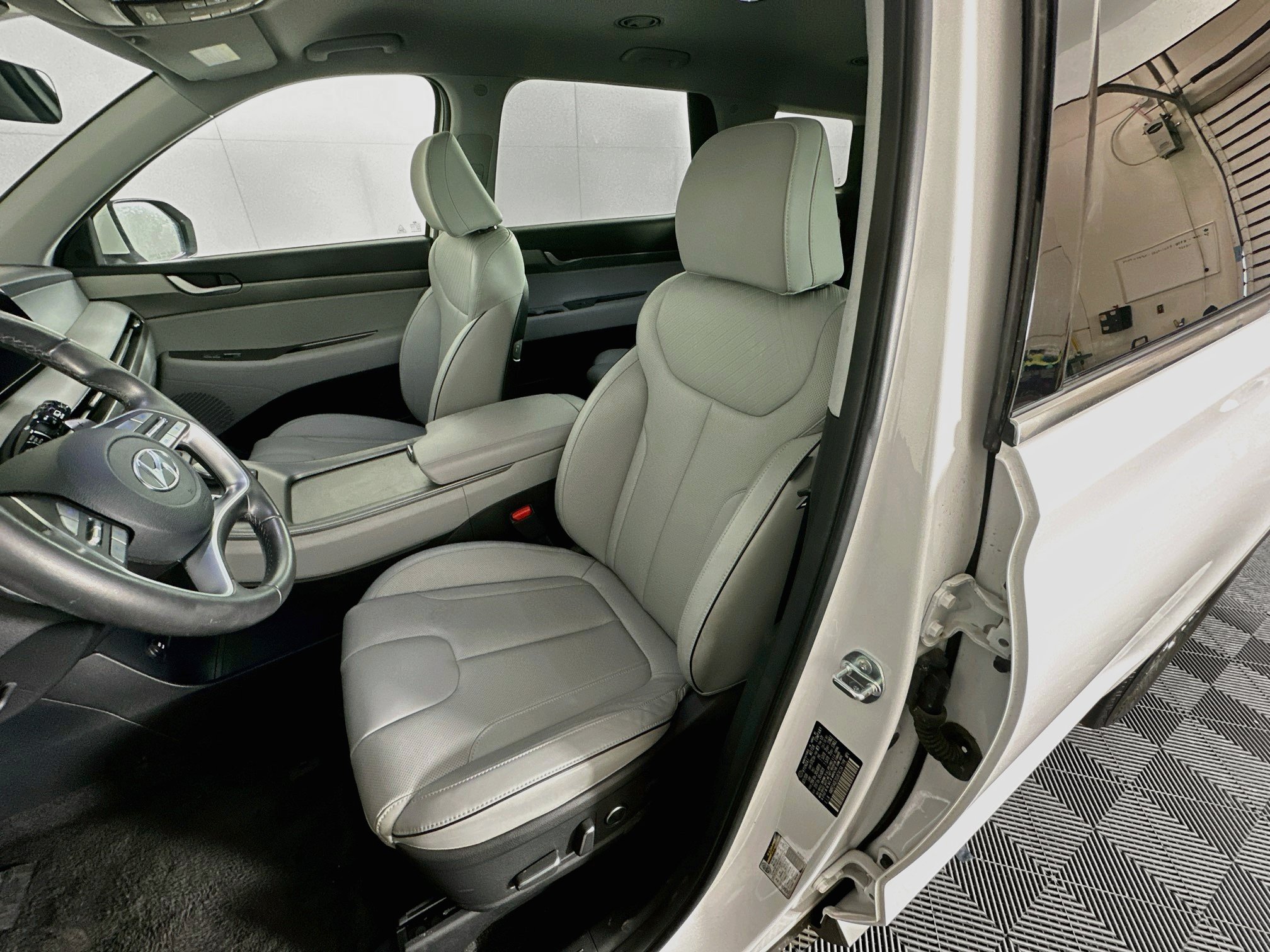 Used 2025 Hyundai Palisade SEL FWD image 13