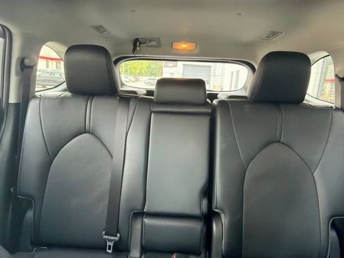 Used 2023 Toyota Highlander Limited AWD/4WD image 9