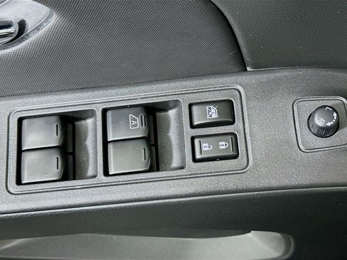 Used 2024 Nissan Frontier SV w/ SV Convenience Package image 15