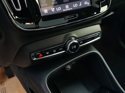 New 2026 Volvo XC40 B5 Plus w/ Protection Package Premier AWD/4WD image 18