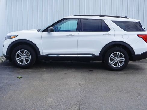 Used 2022 Ford Explorer XLT AWD/4WD image 3