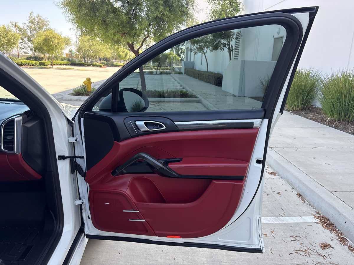 Used 2014 Porsche Cayenne GTS AWD/4WD image 15
