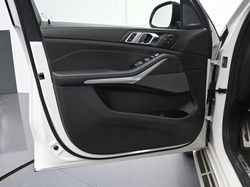 Used 2023 BMW X7 xDrive40i w/ Executive Package image 9