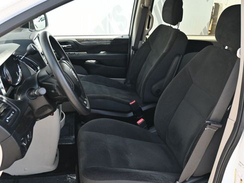 Used 2019 Dodge Grand Caravan SE w/ UConnect Hands-Free Group FWD image 20