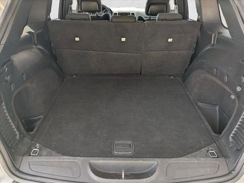 Used 2011 Jeep Grand Cherokee Laredo AWD/4WD image 6