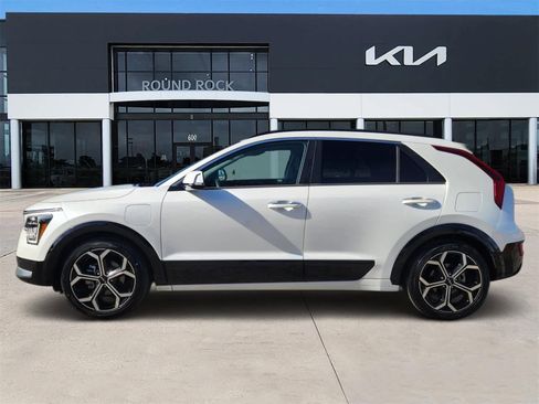 Used 2023 Kia Niro SX Touring image 4