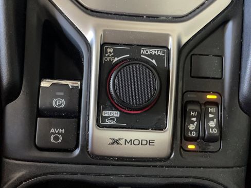 Used 2023 Subaru Forester Premium AWD/4WD image 9