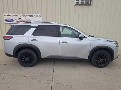 Used 2025 Nissan Pathfinder SL