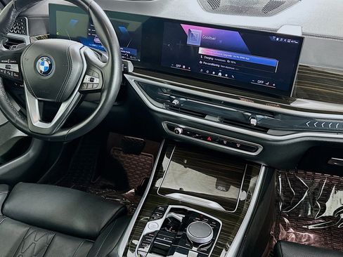 Used 2025 BMW X5 xDrive50e AWD/4WD image 6
