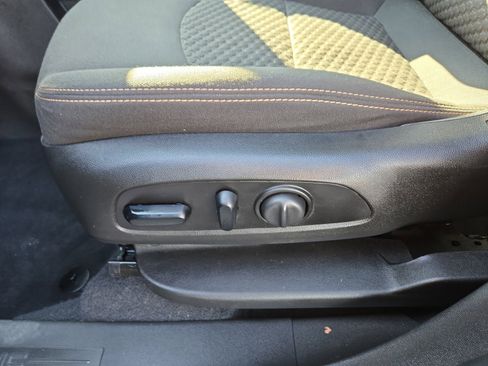 Used 2021 GMC Terrain SLE w/ Driver Convenience Package image 12