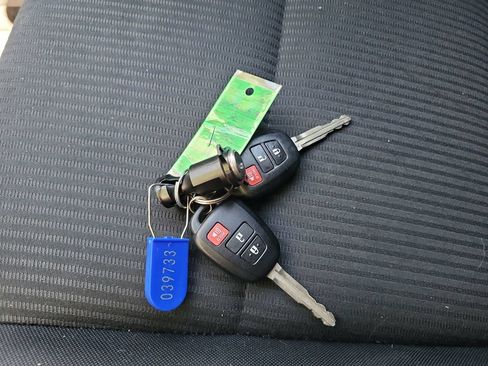 Used 2014 Toyota RAV4 LE AWD/4WD image 29