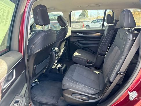 Used 2023 Jeep Grand Cherokee L Laredo image 20