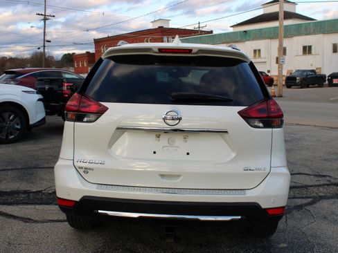 Used 2019 Nissan Rogue SL w/ Premium Package image 4