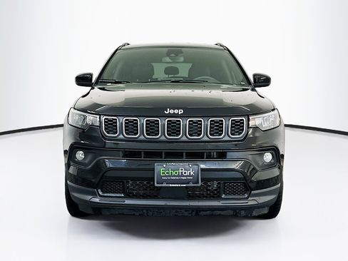 Used 2025 Jeep Compass Latitude AWD/4WD image 2