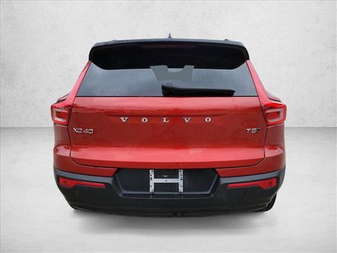 Used 2022 Volvo XC40 T5 R-Design AWD/4WD image 6