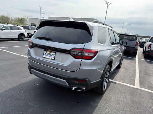 Used 2025 Honda Pilot Elite image 8