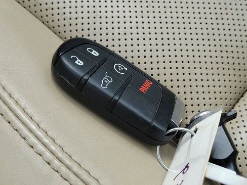 Used 2020 Jeep Grand Cherokee Overland w/ Interior Metal Package image 32