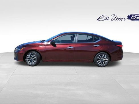 Used 2024 Nissan Altima 2.5 SV image 8