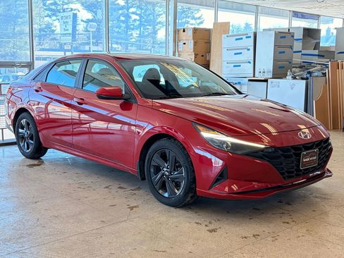 Used 2022 Hyundai Elantra SEL FWD image 48