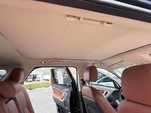 Used 2015 Land Rover Discovery Sport HSE Luxury image 16