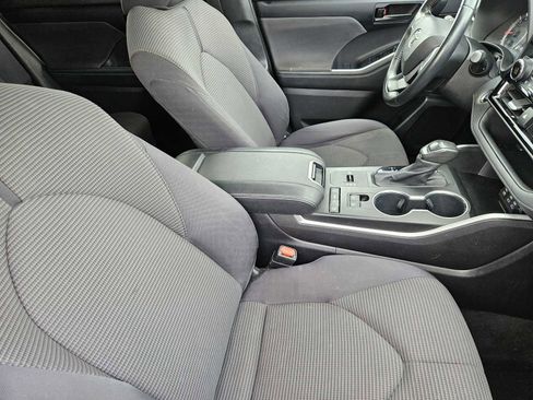 Used 2022 Toyota Highlander LE image 14