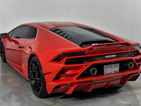 Used 2021 Lamborghini Huracan EVO RWD image 10