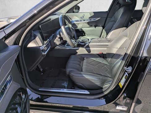 Used 2023 BMW 740i image 16