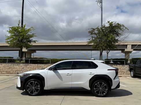 Used 2023 Toyota bZ4X Limited w/ Weather Package image 7