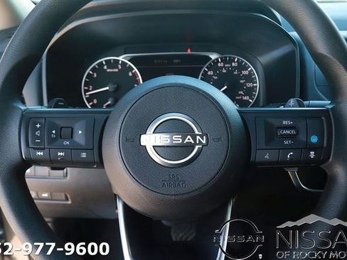 Used 2024 Nissan Rogue SV image 18