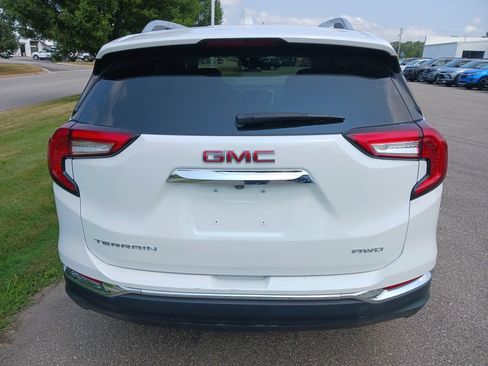 Used 2024 GMC Terrain SLT AWD/4WD image 6