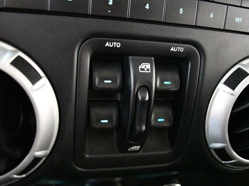 Used 2014 Jeep Wrangler Unlimited Sahara AWD/4WD image 40