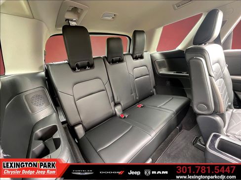 Used 2024 Nissan Pathfinder Platinum AWD/4WD image 25