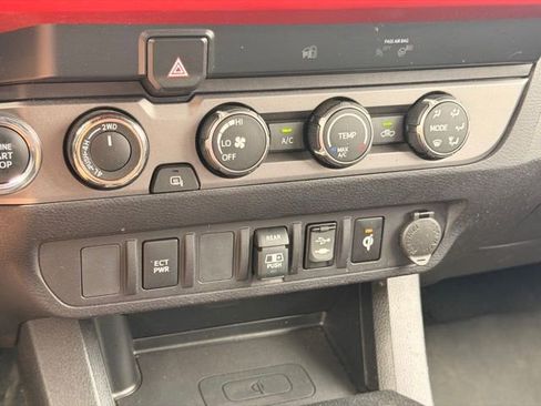 Used 2019 Toyota Tacoma TRD Sport AWD/4WD image 29