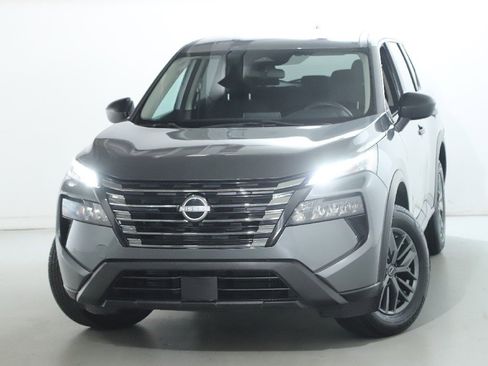 Used 2024 Nissan Rogue S image 3