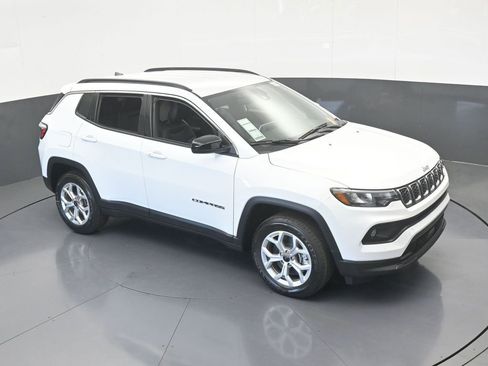 New 2026 Jeep Compass Latitude image 46