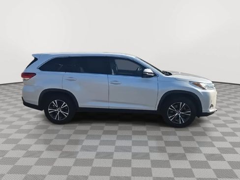 Used 2019 Toyota Highlander LE image 9