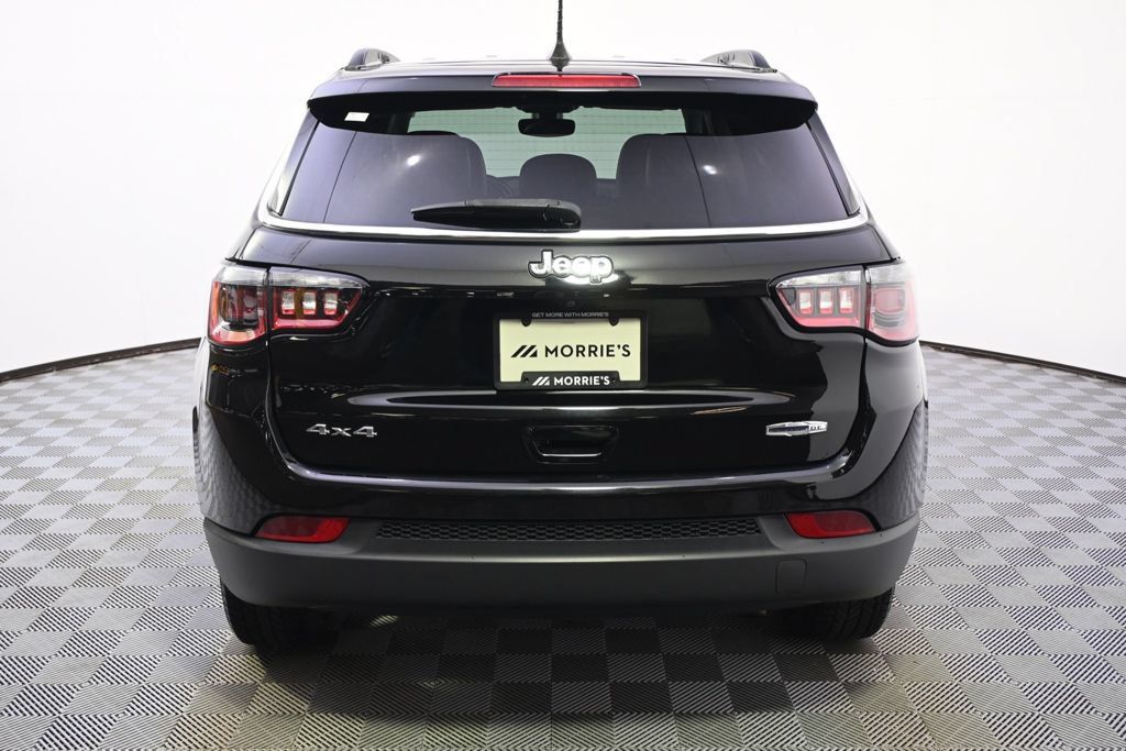 Used 2018 Jeep Compass Latitude w/ Popular Equipment Group AWD/4WD image 5