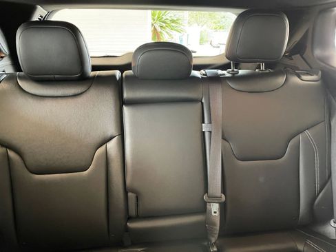 Used 2025 Jeep Compass Limited image 39