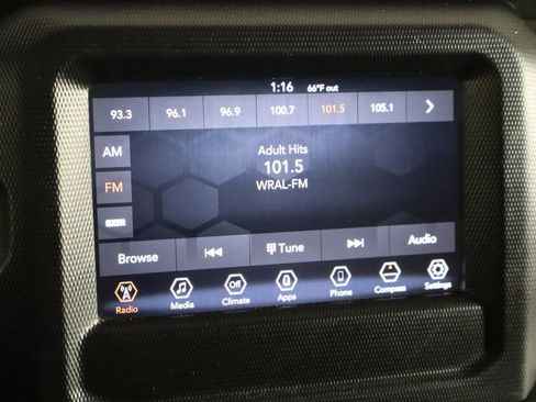 Used 2018 Jeep Wrangler Unlimited Sahara image 28