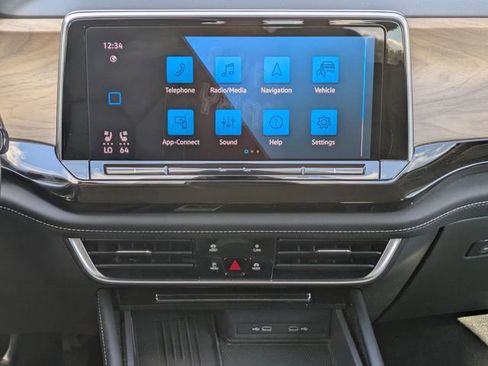 Used 2025 Volkswagen Atlas SE image 23