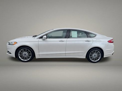 Used 2015 Ford Fusion SE w/ Equipment Group 202A image 2