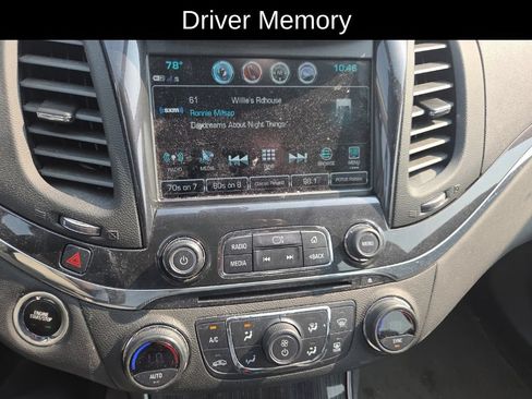 Used 2019 Chevrolet Impala Premier w/ Premier Convenience Package FWD image 12