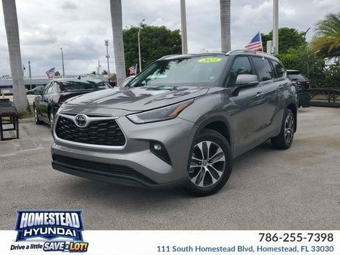 Used 2025 Toyota Highlander XLE FWD image 1